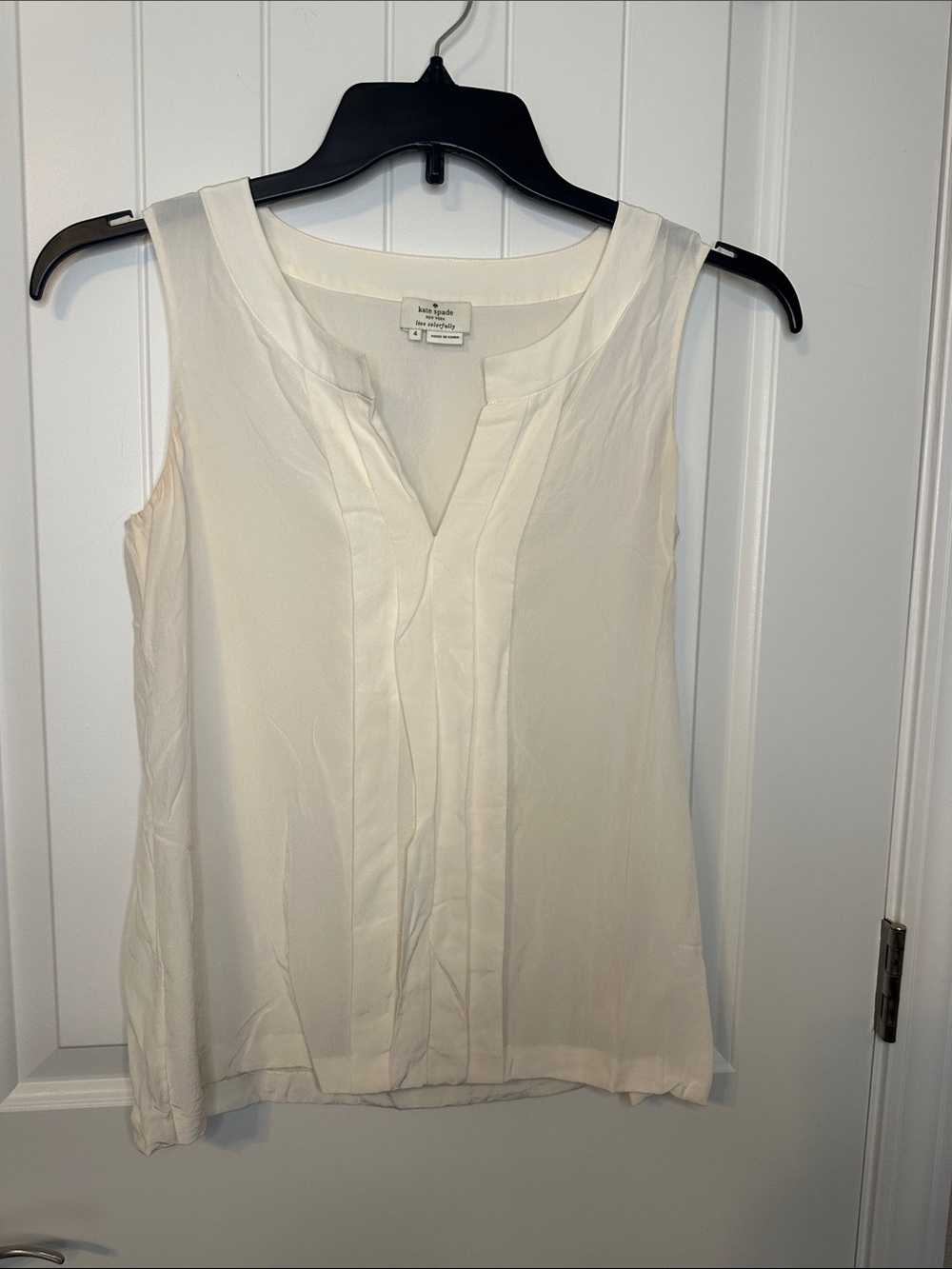 kate spade 100% silk Cream V-Notch Pleated Sleeveless Top unlined